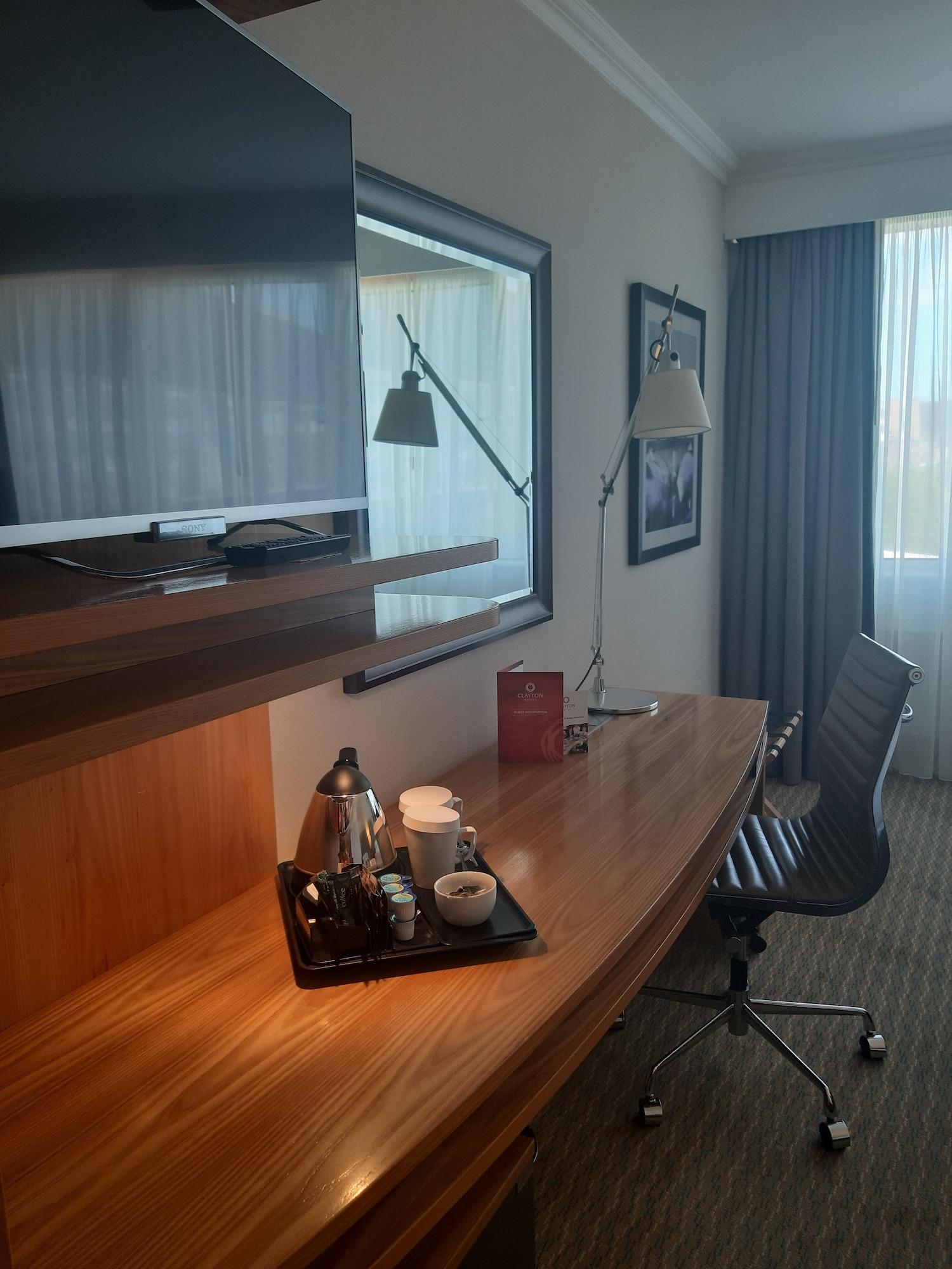 Clayton Hotel Burlington Road Dublino Esterno foto